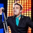 Miles de personas vibran con enrgico recital de Robbie Williams en River