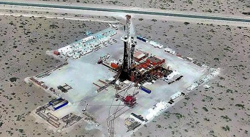 Pozo petrolero YPF en Mendoza