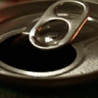 Argentinos advertidos de no beber directamente desde las latas