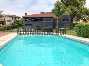 alquilo casa con bajada al lago en carlos paz