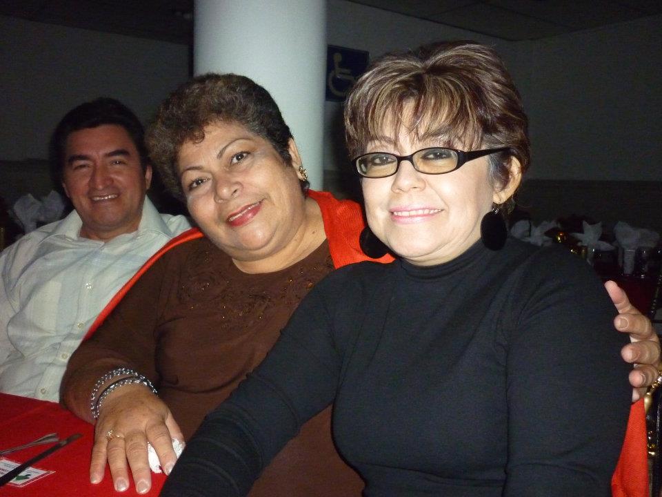 PROF. VICTOR, Y LA CONTADORA ROSY SANDOVAL CON LA COORDINADORA DEL CDM 2706