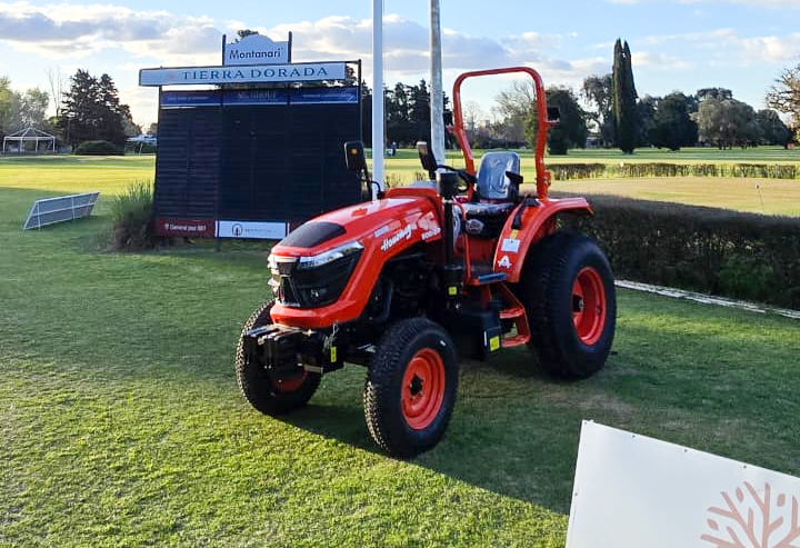 Un nuevo tractor para seguir mejorando la cancha