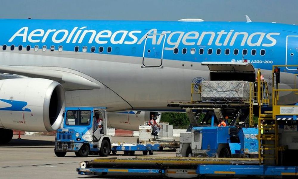 Un avión de Aerolíneas perdió un neumático al aterrizar