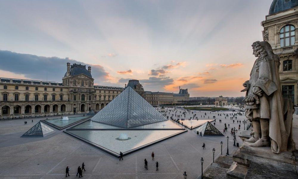Golpe cinematográfico en el Louvre