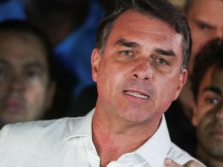 Flávio Bolsonaro pasó por la Argentina en un vuelo privado rumbo a Estados Unidos