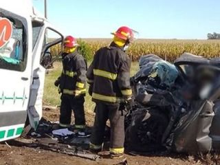 Rutas bonaerenses: Siete muertos al chocar de frente una ambulancia y una camioneta