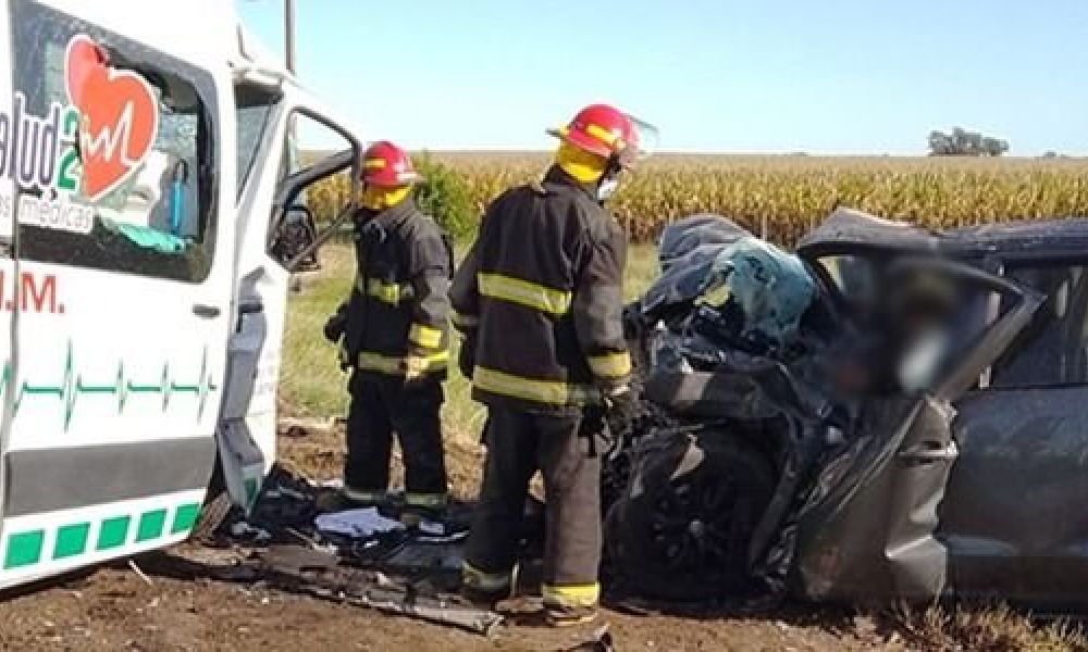 Siete muertos al chocar una ambulancia y una camioneta