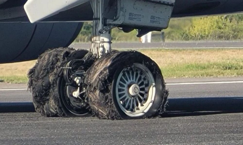 Así quedaron las ruedas del avión