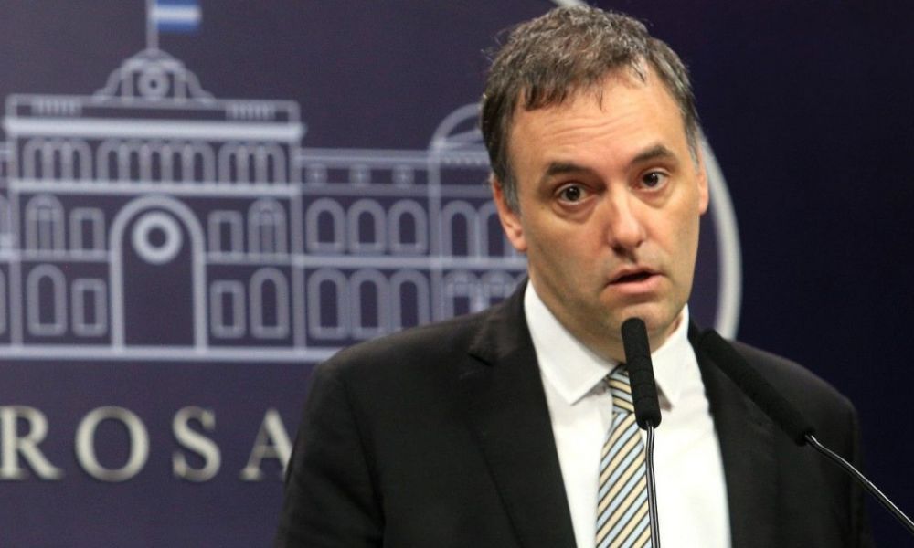 El Gobierno prohíbe la hormonización y modifica el DNI