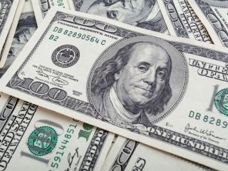 El dólar mayorista volvió a caer y se aleja del techo cambiario pese al recorte de tasas del BCRA