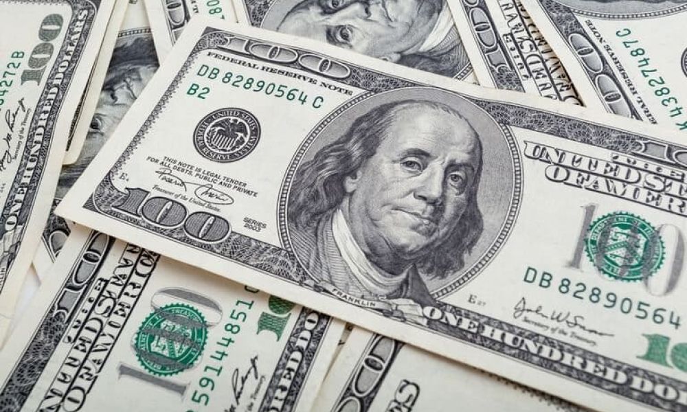 El dólar mayorista volvió a caer y se aleja del techo