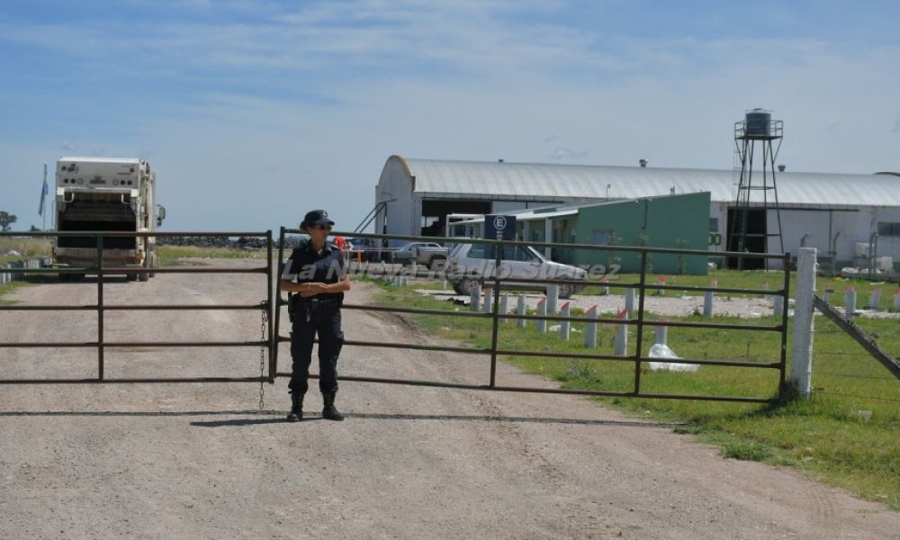 Muere atrapado en la caja compactadora de un camión