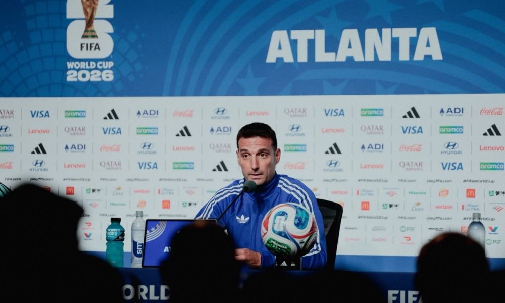 Lionel Scaloni en conferencia