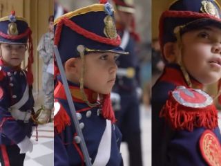 Un granaderito en la Plaza de Mayo que lleg desde Rojas