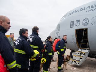 Argentina refuerza la ayuda humanitaria a Venezuela con nuevos equipos de rescate