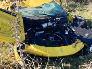 Una Ferrari amarilla despist en la Ruta 16 y qued destruida: Conductor ileso y causas en investigacin