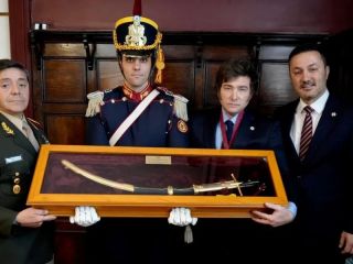 El Presidente y la Espada: Milei, investido como Granadero Honorario en un acto cargado de simbolismo