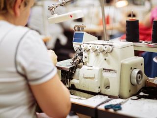 Industria textil argentina: Alerta máxima por caída de producción, empleo y cierre de empresa