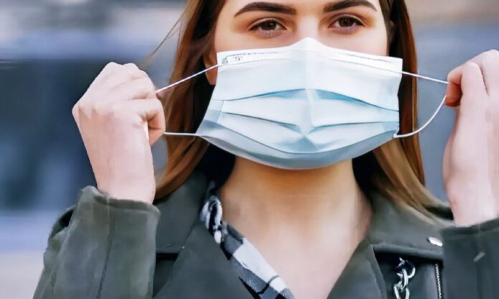 Recomiendan volver a usar barbijos en lugares cerrados