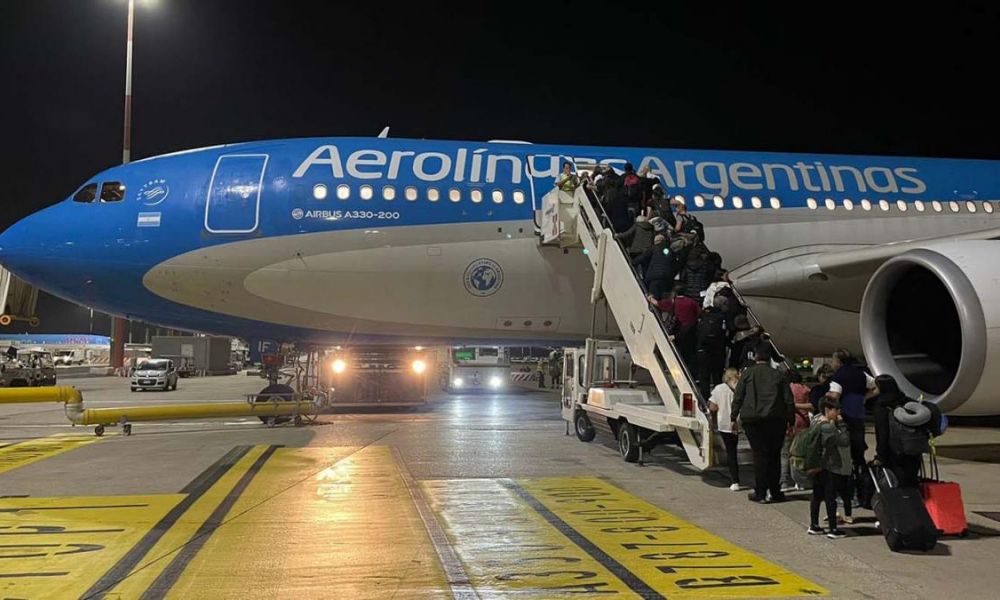 Primer vuelo de repatriados de Israel