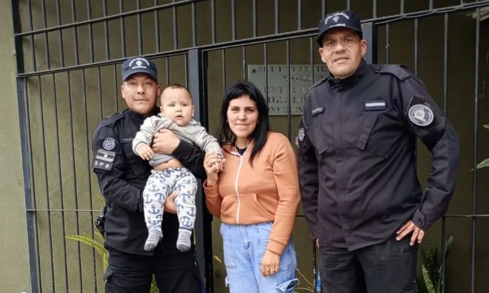 Agentes penitenciarios salvan la vida de un niño con RCP