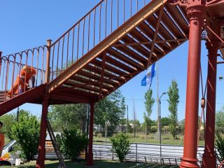 Pergamino: Comenz la pintura del Puente de Hierro, una estructura construida en Londres