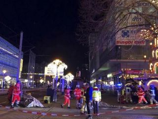 Tragedia en mercado navideo en Alemania: auto embiste a la multitud