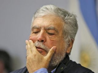Piden indagar al intocable y escurridizo De Vido