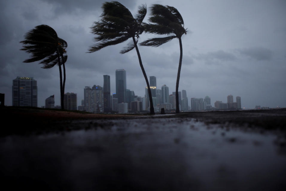 Al menos tres muertos y un desastre natural en Florida