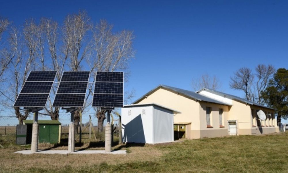 Se instalarán paneles solares en 47 escuelas rurales