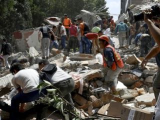 Al menos 77 muertos por un potente terremoto en Mxico