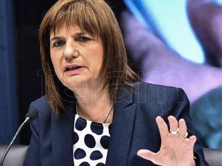 Patricia Bullrich: Estamos buscando a Santiago
