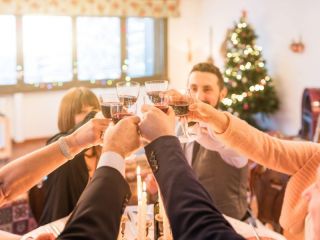 Tercera ola: Salud recomienda sostener los cuidados en las reuniones sociales y familiares
