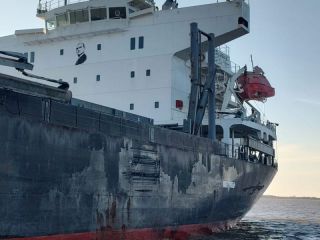 Impactante colisin en el Ro Paran: Dos buques panameos protagonizan accidente