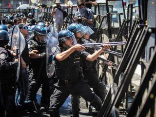 Cuarenta personas continan detenidas por los incidentes 