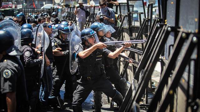 Cuarenta personas continúan detenidas