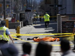 10 los muertos y 15 heridos por el atropello masivo en Toronto