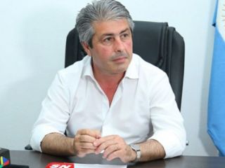 El intendente Javier Martnez recibi la primera dosis de la vacuna contra el Covid