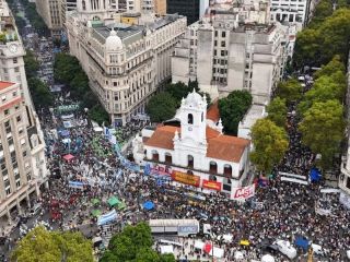 Memoria y resistencia: Una multitud en Plaza de Mayo y un acto con fuerte presencia en Pergamino