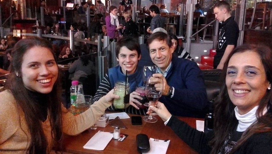 Luis Naidenoff y familia