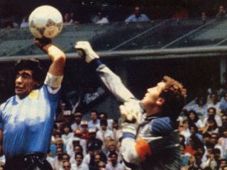La pelota de Maradona en México 86 se vendió por US$3,35 millones