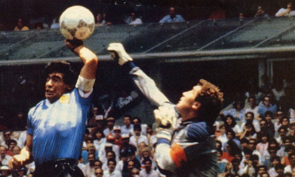 La pelota de los dos goles que hicieron historia