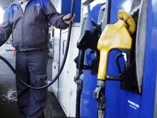 YPF baja el precio de las naftas y gasoil