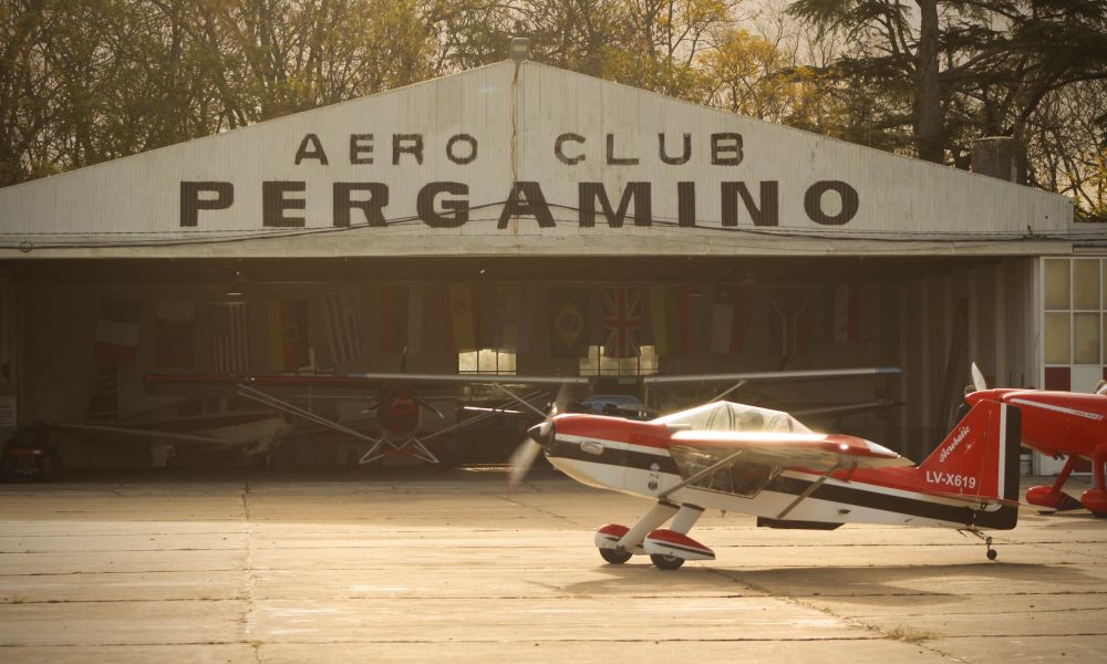 Entrenamiento de pilotos de acrobacia en Aeroclub Pergamino