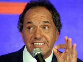 Scioli aparece en escena como si nada