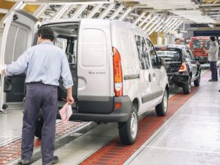 Renault siente la crisis y suspende a 1.500 empleados
