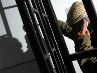 Los presos bonaerenses podr�n utilizar tel�fono celular