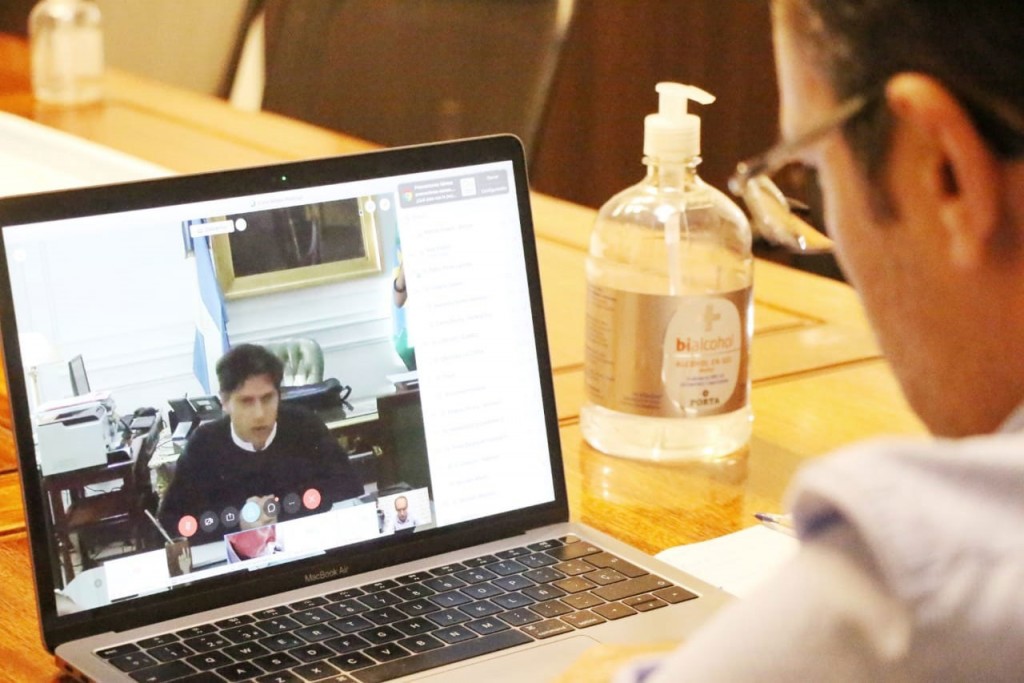 Kicillof en videoconferencia con intendentes del interior bonaerense