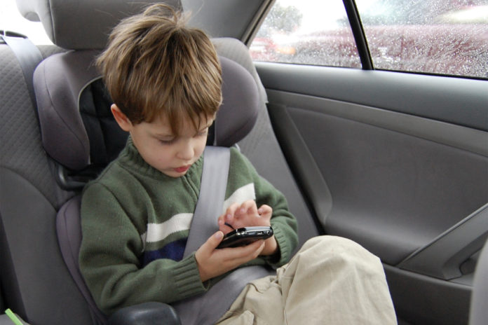 El permiso para trasladar a hijos de padres separados