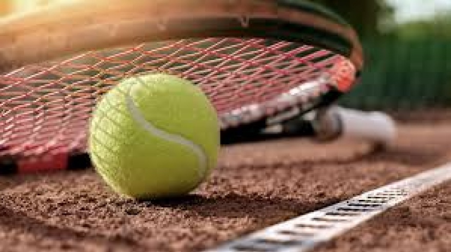 Dolores: por violar la cuarentena para jugar al tenis deberán hacer donaciones